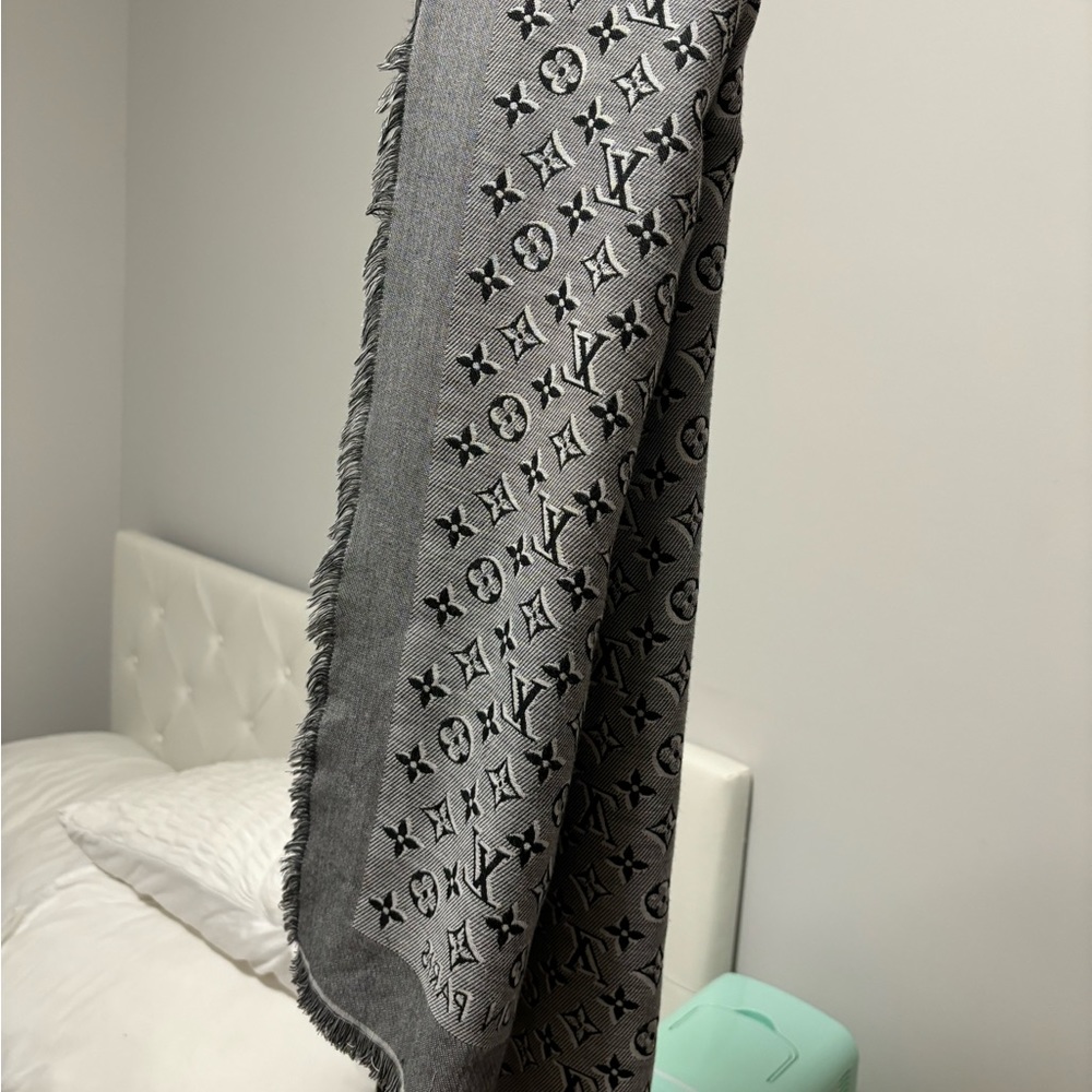 Louis Vuitton scarf. Used twice